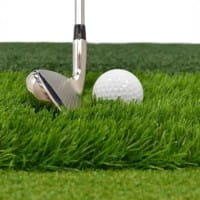 ON PAR Tapis de Frappe Tri-Turf et tee en caoutchouc – Entraînement Réaliste sur Trois Surfaces