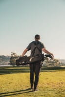 EL CAMINO Carry Bag – Sac de Golf Ultra-Léger 1,7 kg, Séparateur 4 Compartiments, Étanche avec Sangles Ergonomiques - SUNDAY GOLF BAG